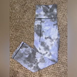 Salutation Stash Pocket II Capri Leggings in Merri Perri